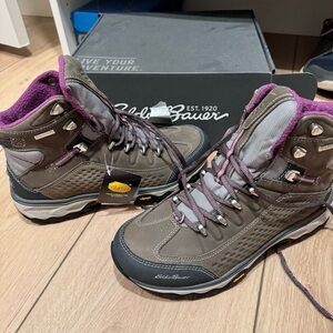 NIB Eddie Bauer women’s Cinder 9.5 M W. Mountain Ops boots